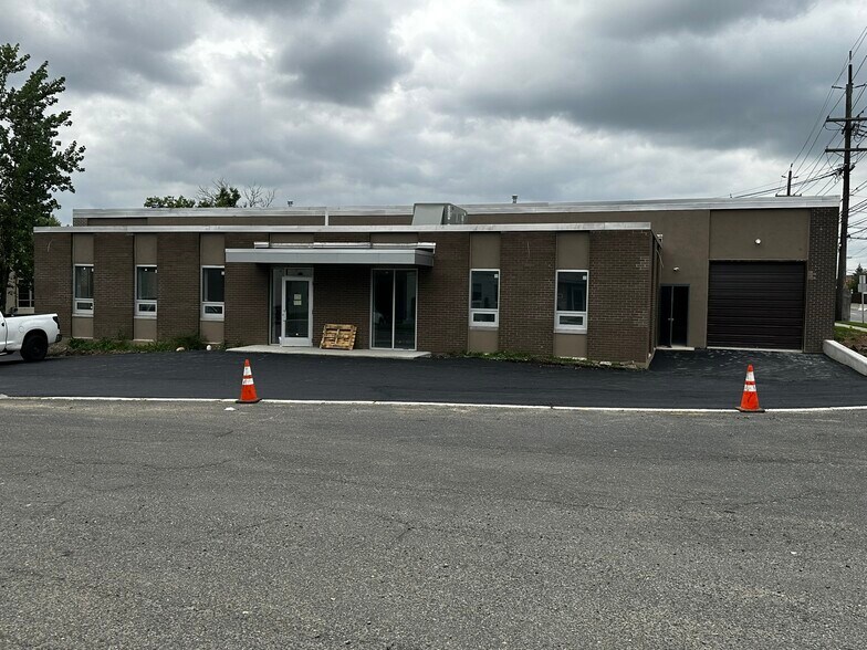 401-403 Meadow Ln, Carlstadt, NJ à louer - Photo du bâtiment - Image 3 de 8
