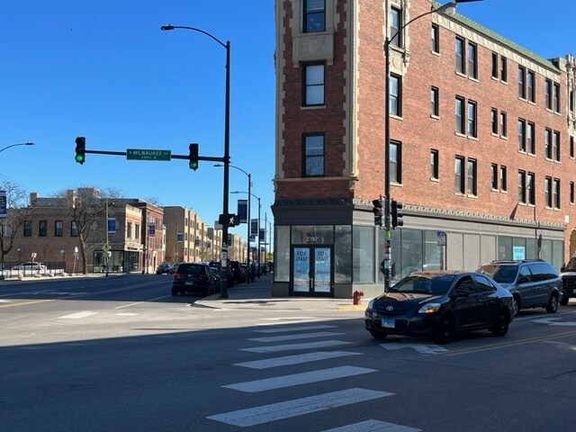 2769-2787 N Milwaukee Ave, Chicago, IL à louer - Photo du bâtiment - Image 2 de 32