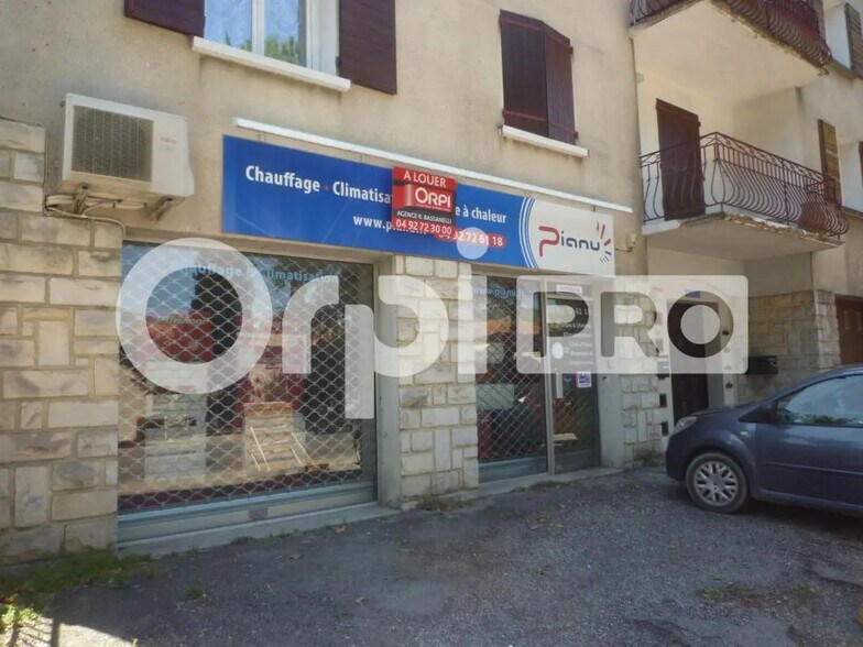 Commerce de détail dans Manosque à louer - Photo du bâtiment - Image 1 de 12