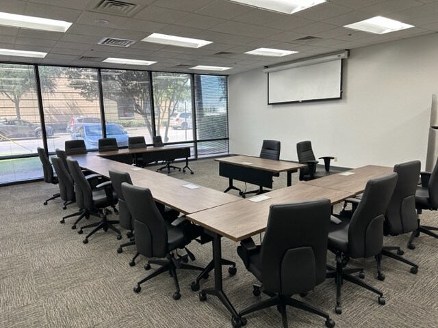 800 W Airport Fwy, Irving, TX à louer - Photo intérieure - Image 3 de 17