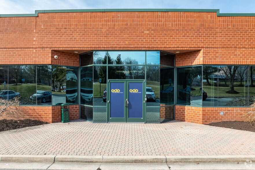 6304 Woodside Ct, Columbia, MD à louer - Photo du bâtiment - Image 2 de 20