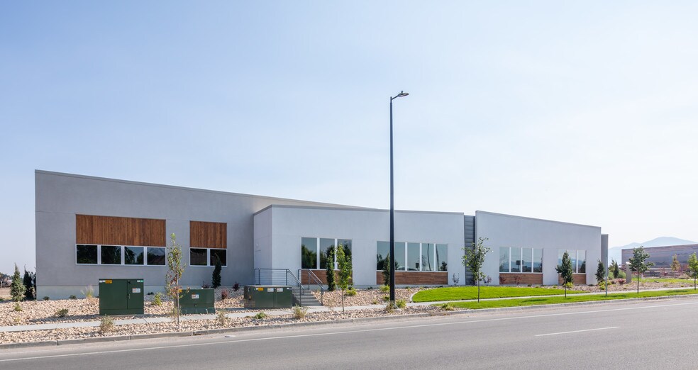 5481 W 7800 S, West Jordan, UT à louer - Photo du bâtiment - Image 2 de 4