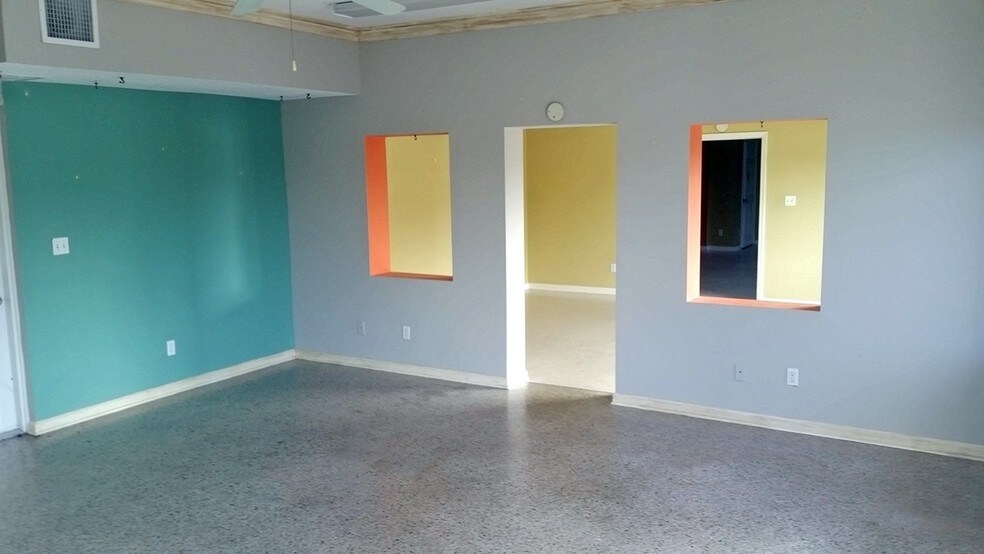 2426 NE Letitia St, Jensen Beach, FL à vendre - Photo du bâtiment - Image 2 de 34