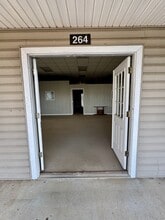 126-318 Anderson Cir, Alto, GA for lease Interior Photo- Image 2 of 6