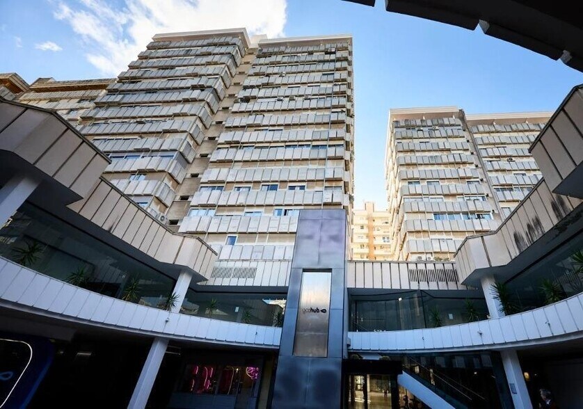 Retail in València for lease - Building Photo - Image 1 of 16