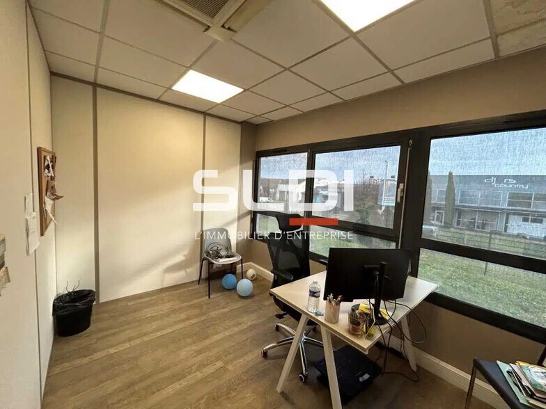 Office in Limas for lease - Interior Photo - Image 2 of 10