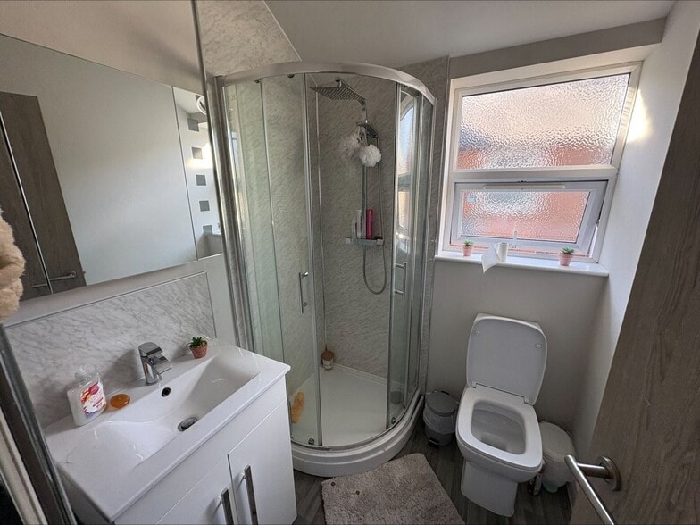 344 Carlton Hl, Nottingham for sale - Interior Photo - Image 3 of 5