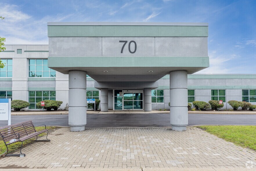 70 Hatfield Ln, Goshen, NY à louer - Photo du bâtiment - Image 2 de 17