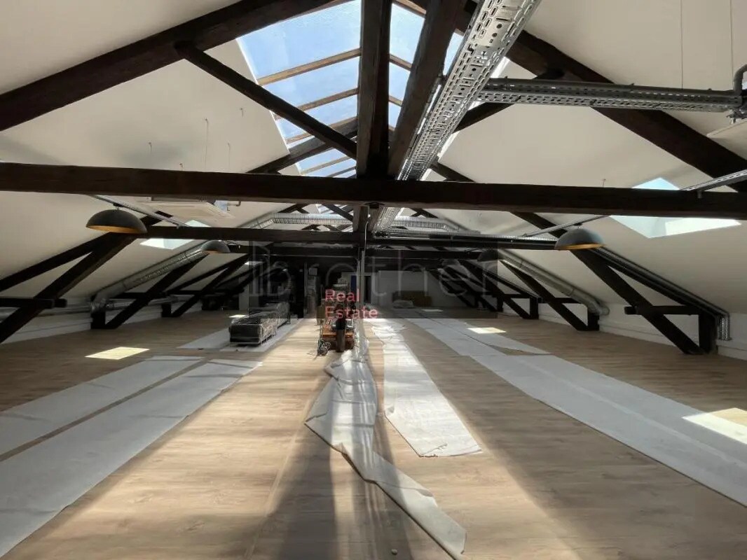 Office in Bordeaux for lease Interior Photo- Image 1 of 8