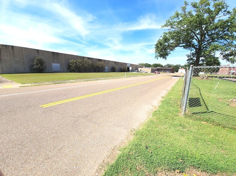 105 S Missouri St, Jackson, TN à louer - Photo du bâtiment - Image 3 de 9