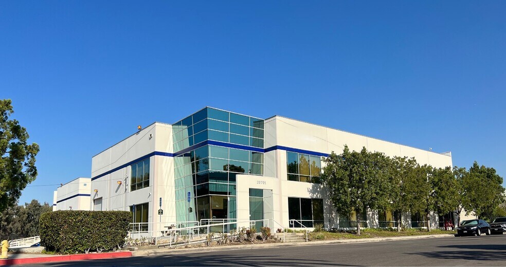 20701 Manhattan Pl, Torrance, CA à louer - Photo du bâtiment - Image 1 de 4