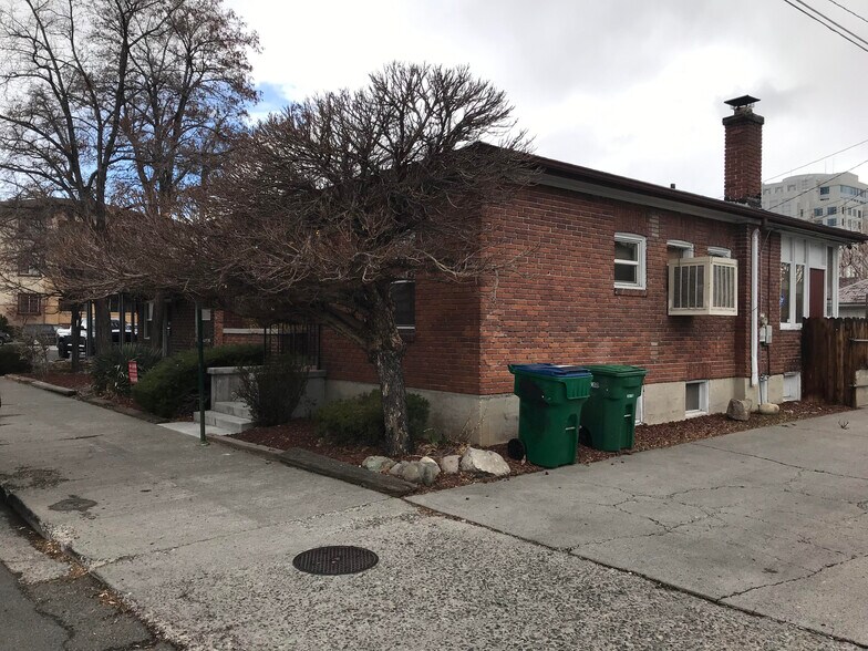 119 Thoma St, Reno, NV à louer - Photo du bâtiment - Image 2 de 14