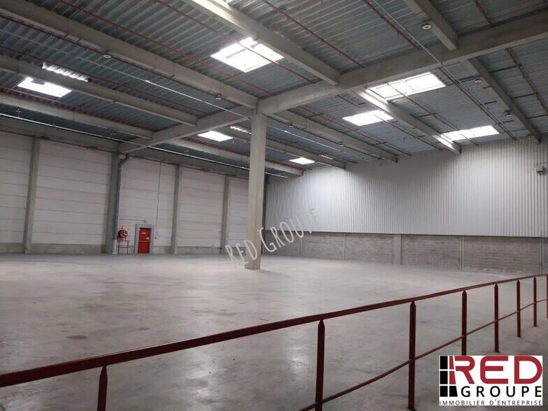 Industrial in Marseille for lease - Building Photo - Image 1 of 6