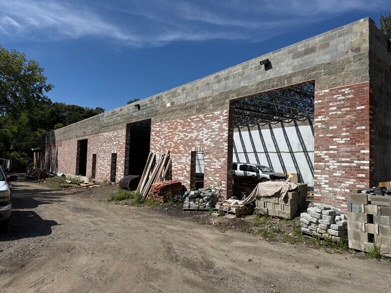 86 Pulaski St, West Warwick, RI for lease - Building Photo - Image 2 of 5