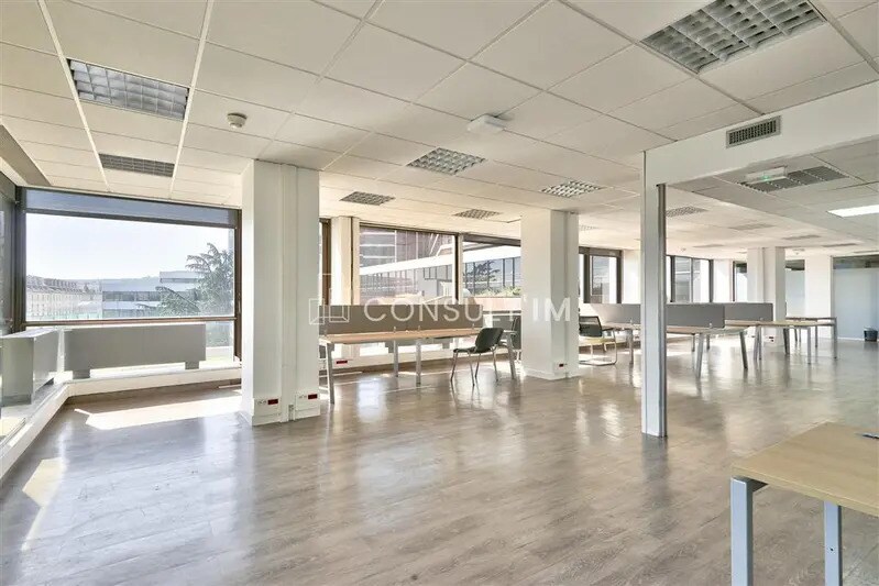 Office in Saint-Cloud for lease - Building Photo - Image 3 of 5