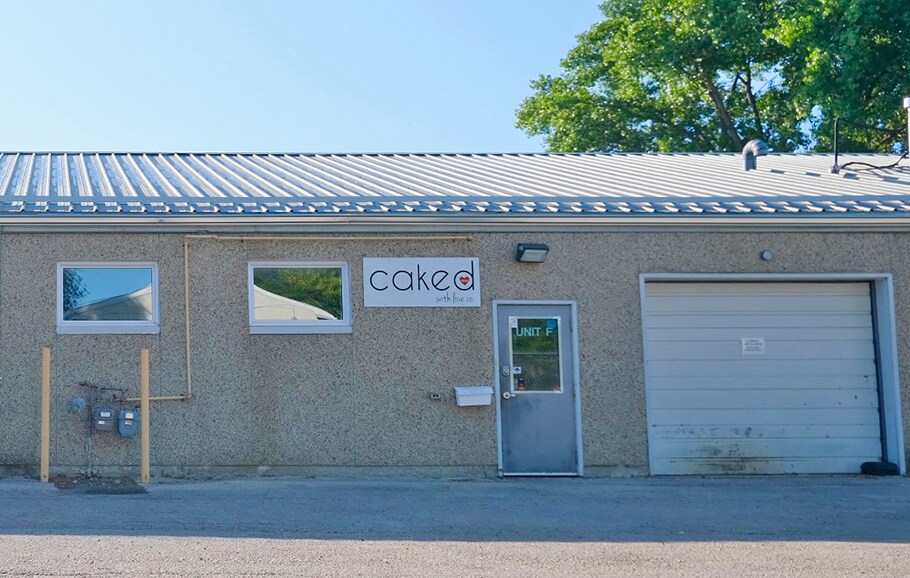 431 Thames Av, Winnipeg, MB for sale - Primary Photo - Image 1 of 1