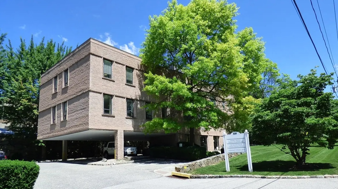 530 Old Post Rd 3, Greenwich, CT for sale Primary Photo- Image 1 of 6