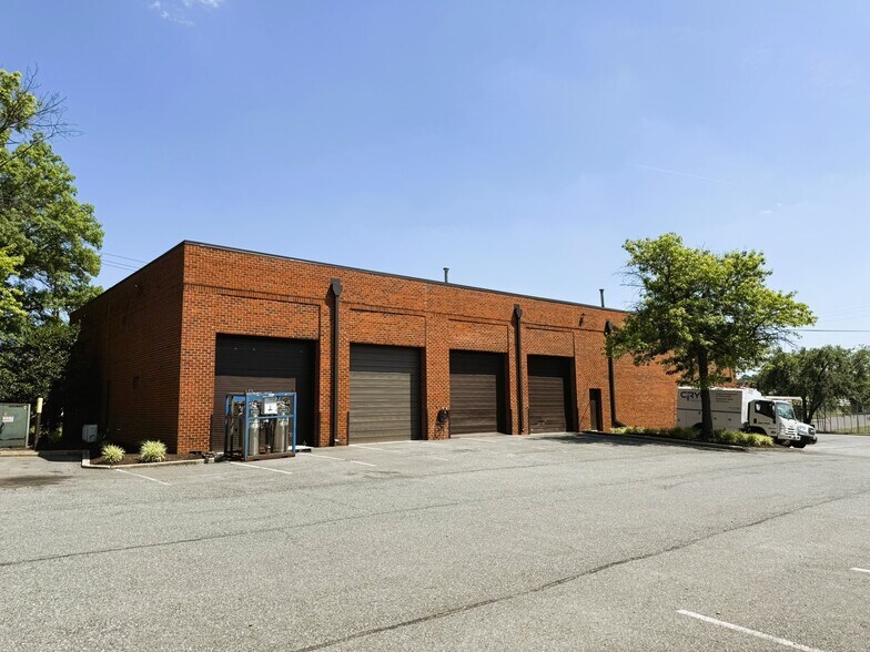 7905 Airpark Rd, Gaithersburg, MD à louer - Photo du bâtiment - Image 2 de 26