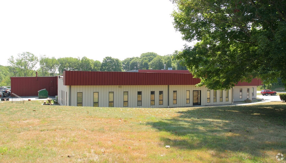 1 Sinco Pl, East Hampton, CT for lease - Building Photo - Image 3 of 3