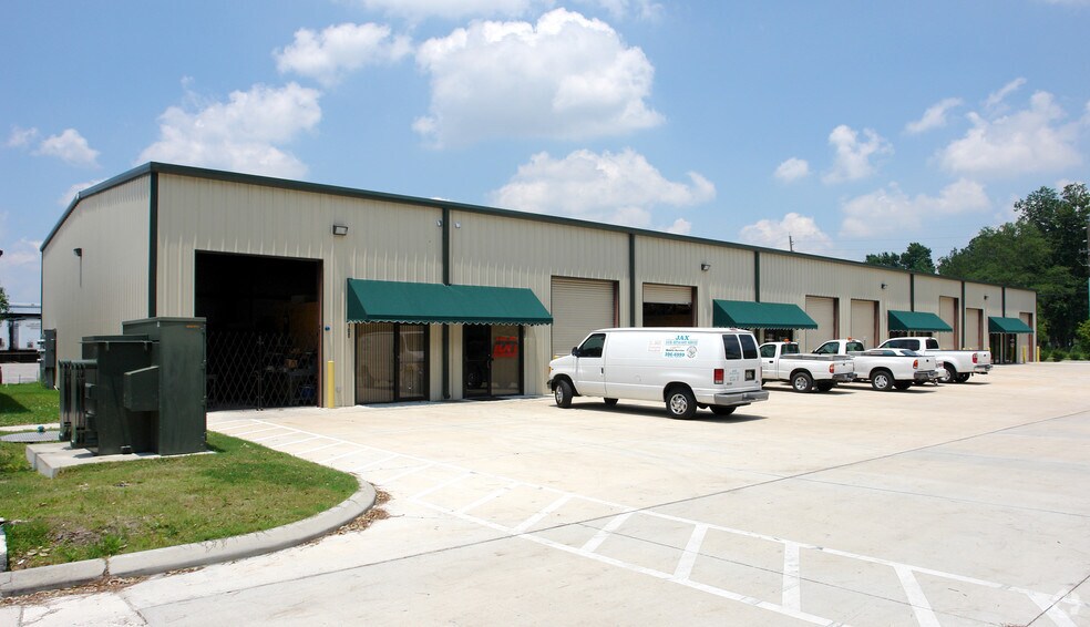 530 Ellis Rd S, Jacksonville, FL à louer - Photo du bâtiment - Image 2 de 4