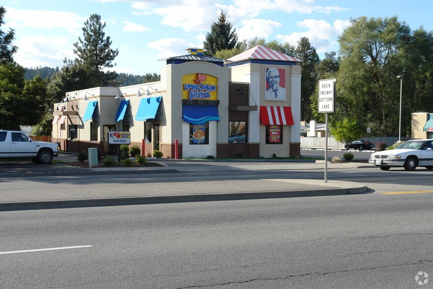 9229 N Division St, Spokane, WA à louer - Photo principale - Image 1 de 3