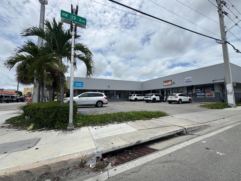 West Flagler Properties portefeuille de 2 propriétés à vendre sur LoopNet.ca - Photo du bâtiment - Image 2 de 6