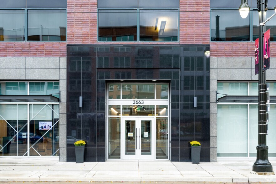 3663 Woodward Ave, Detroit, MI à louer - Photo du bâtiment - Image 2 de 25