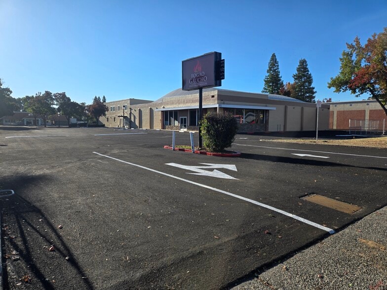 911 Merchant St, Vacaville, CA for lease - Building Photo - Image 3 of 11