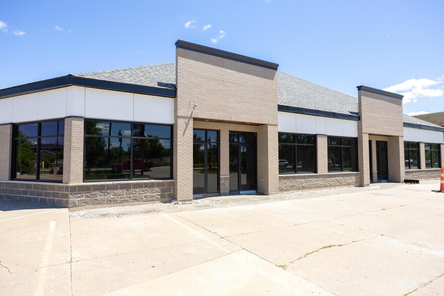 2411 2nd St, Coralville, IA for lease - Building Photo - Image 1 of 6