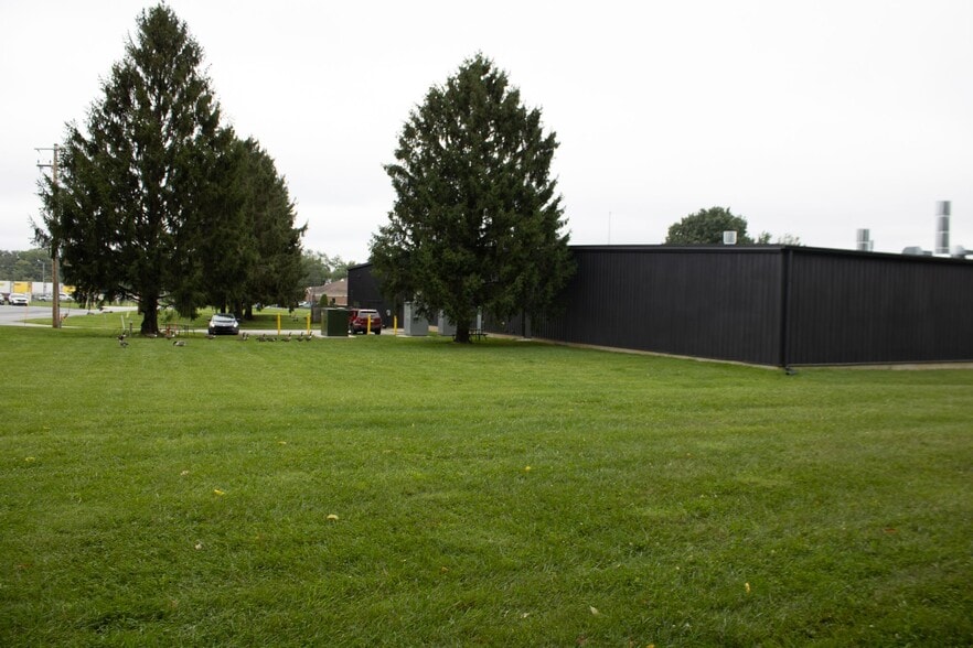 3825 Hartzdale Dr, Camp Hill, PA for lease - Building Photo - Image 3 of 5