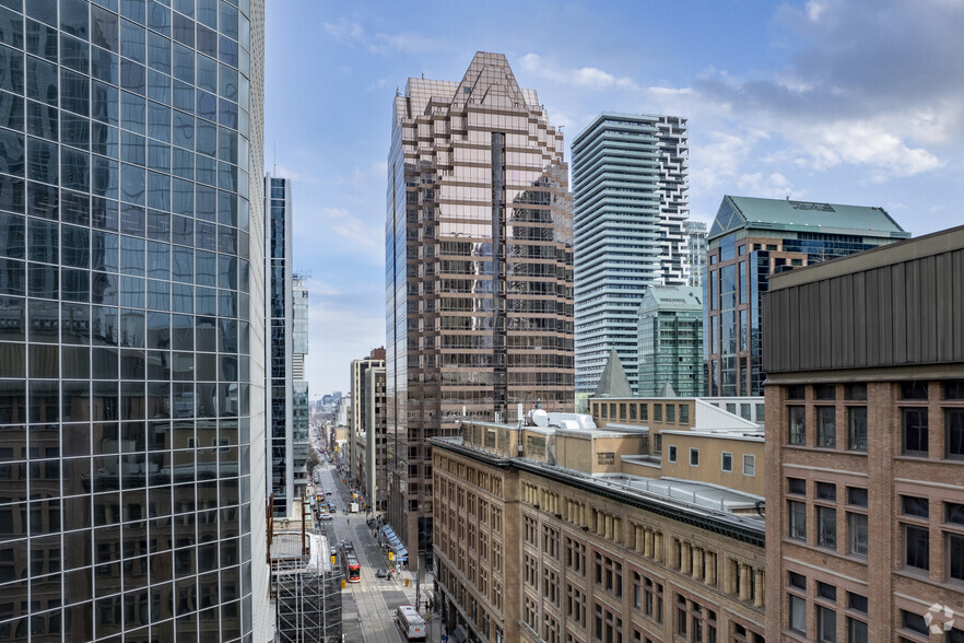 1 Queen St E, Toronto, ON for lease - Primary Photo - Image 1 of 8