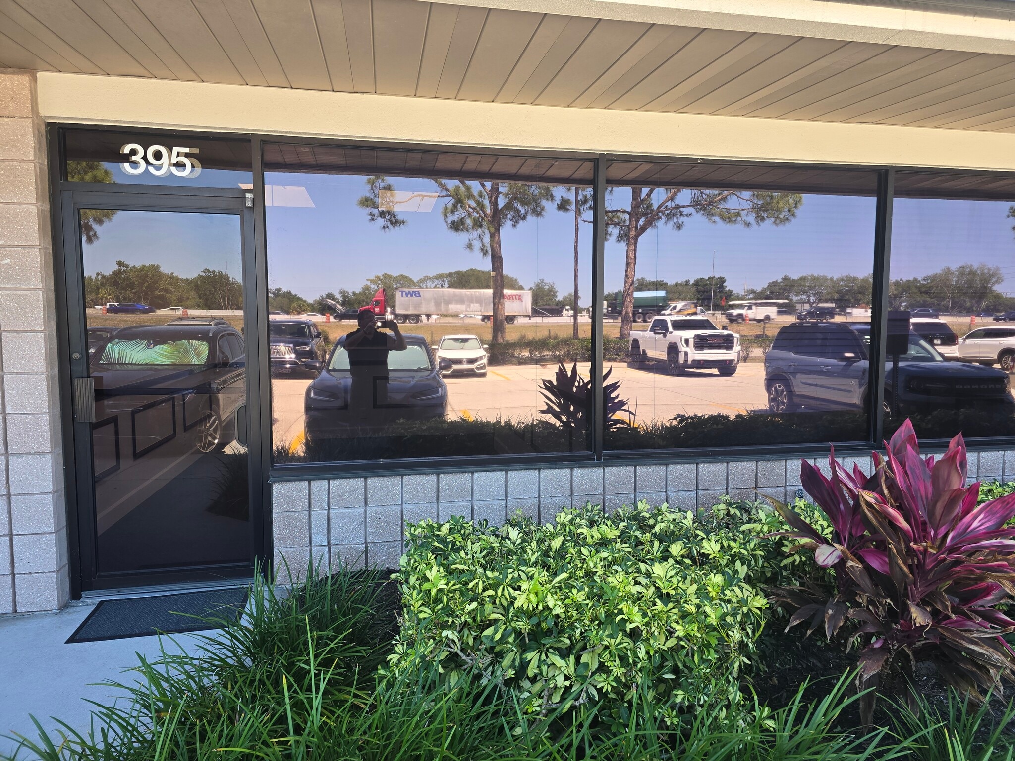 395 Interstate Blvd, Lakewood Ranch, FL for lease Interior Photo- Image 1 of 14