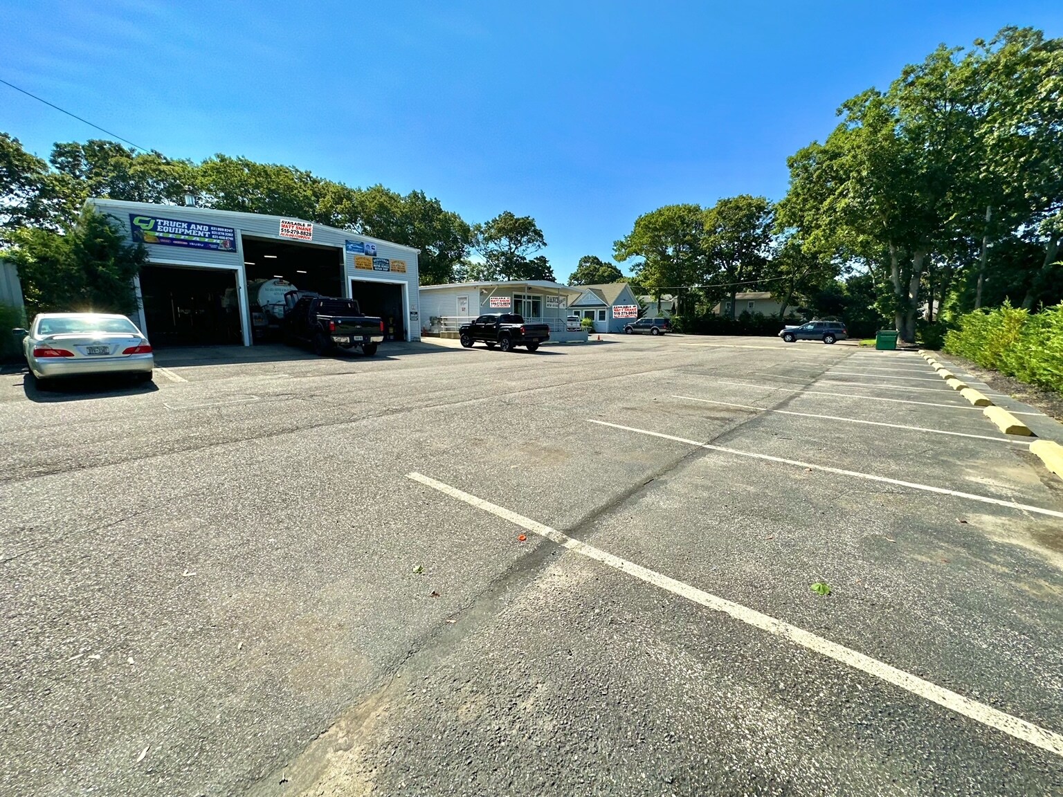 10 Wilcox Ave, Center Moriches, NY à vendre Photo du bâtiment- Image 1 de 46