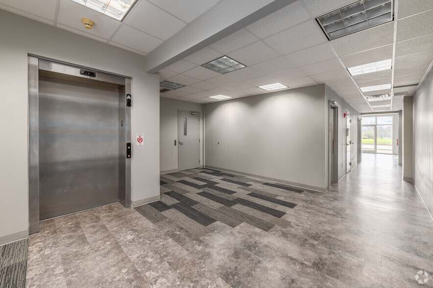 21111 Chagrin Blvd, Beachwood, OH à louer - Hall d’entrée - Image 2 de 10