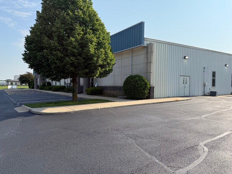 4055 Steele Dr, Machesney Park, IL for lease - Building Photo - Image 3 of 7