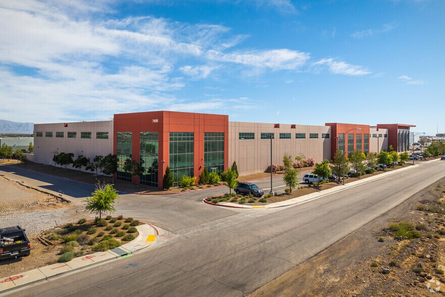 7608 W Teco Ave, Las Vegas, NV à louer - Photo du bâtiment - Image 2 de 5
