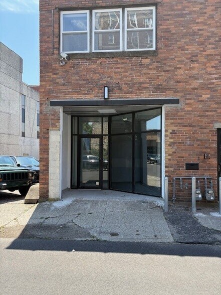 85 Elm St, Bridgeport, CT à louer - Photo principale - Image 1 de 5