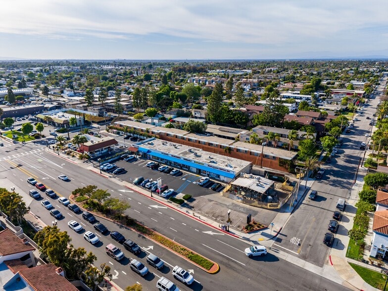570-590 W 19th St, Costa Mesa, CA for sale - Building Photo - Image 2 of 16