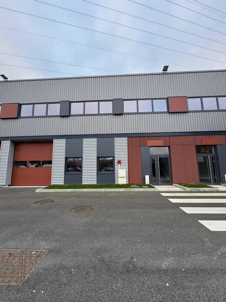 Flex in Corbeil-Essonnes for lease - Building Photo - Image 2 of 3