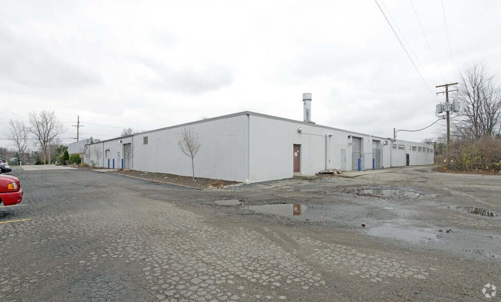 118 Indianwood Rd, Lake Orion, MI à vendre - Photo du bâtiment - Image 3 de 7