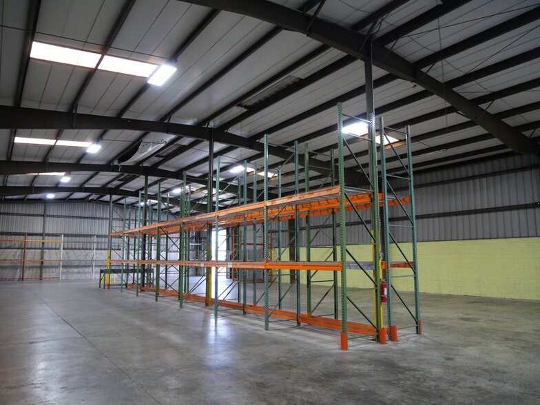 4007 N 56th St, Tampa, FL for lease - Building Photo - Image 3 of 4