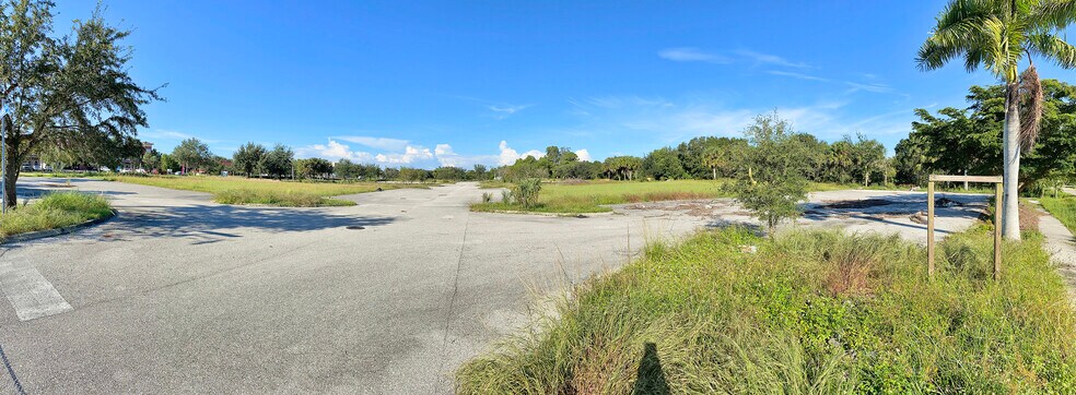 8870-8891 De LaSalle Academy Way, Fort Myers, FL à vendre - Photo du bâtiment - Image 3 de 5