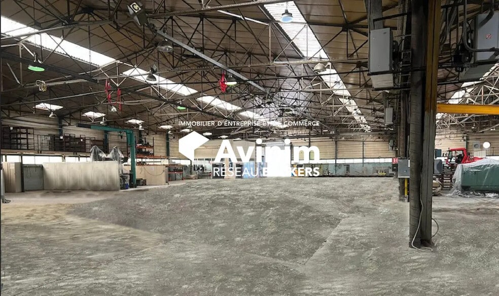 Industrial in Bourg-en-Bresse for sale - Interior Photo - Image 2 of 8