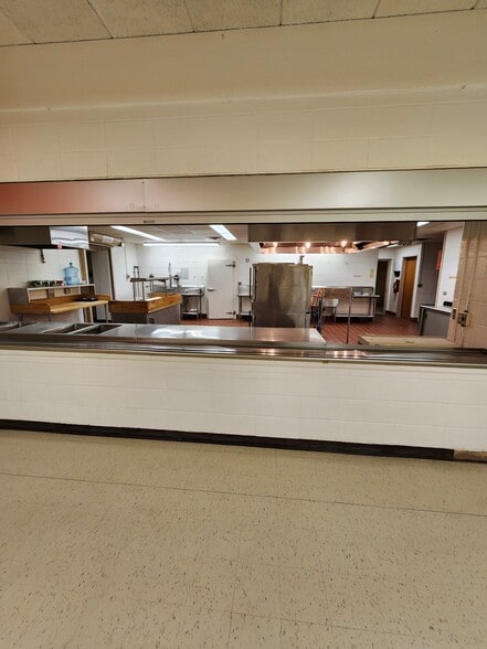 105 S Clinton Ave, Clintonville, WI à vendre - Photo du bâtiment - Image 3 de 6