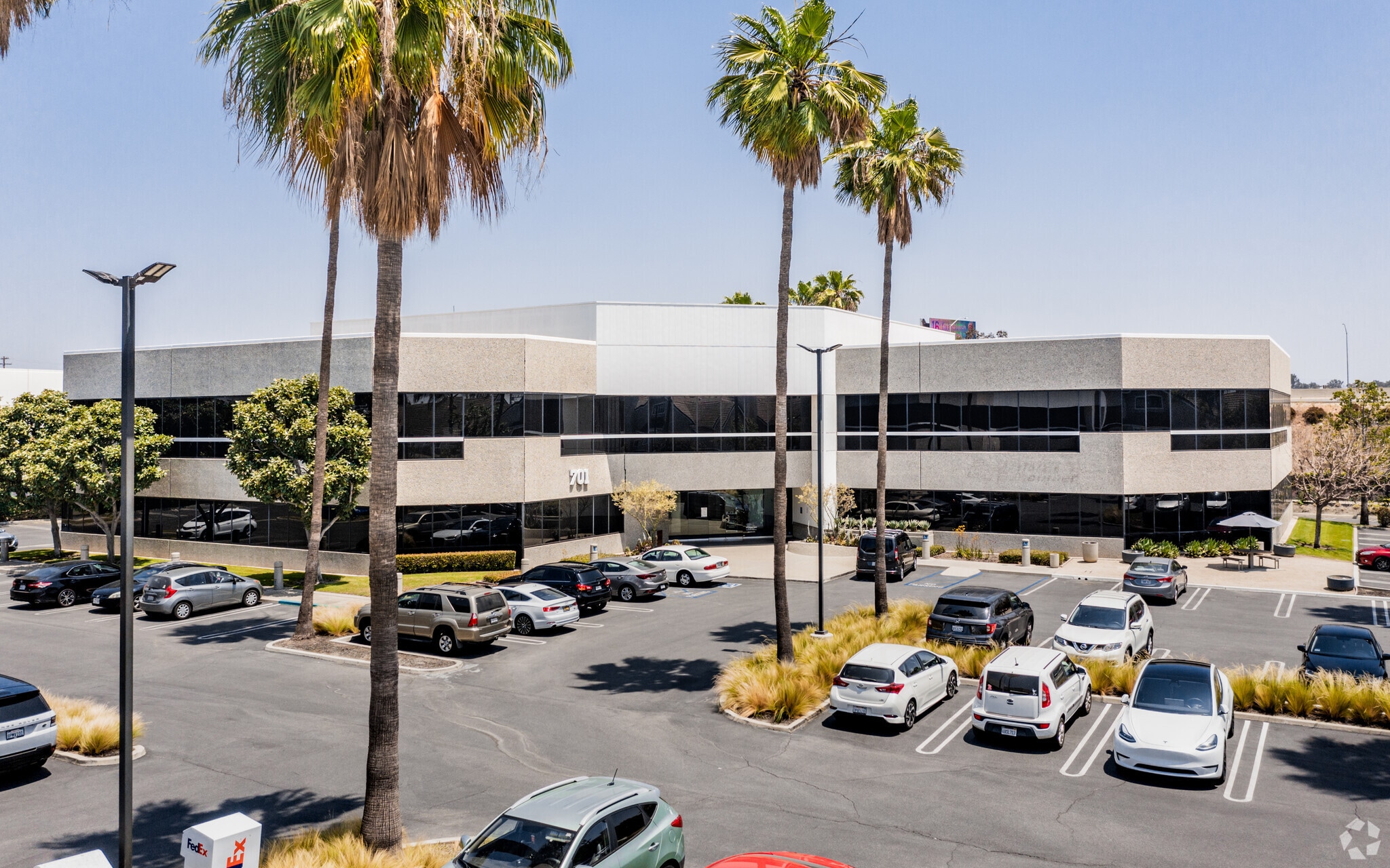 701 Kimberly Ave, Placentia, CA à louer Photo principale- Image 1 de 8