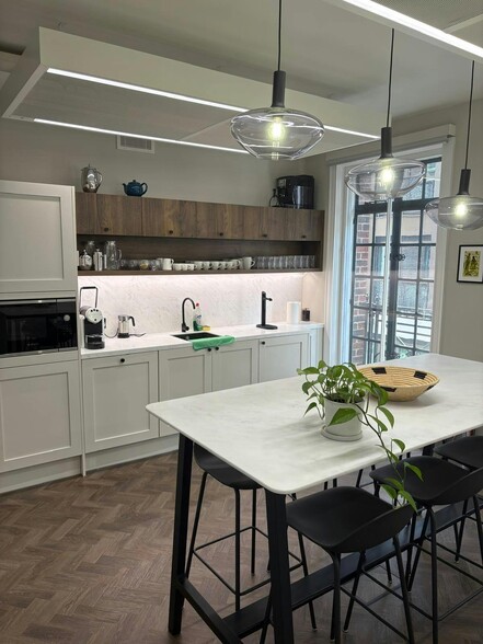 81 Piccadilly, London for lease - Building Photo - Image 3 of 6