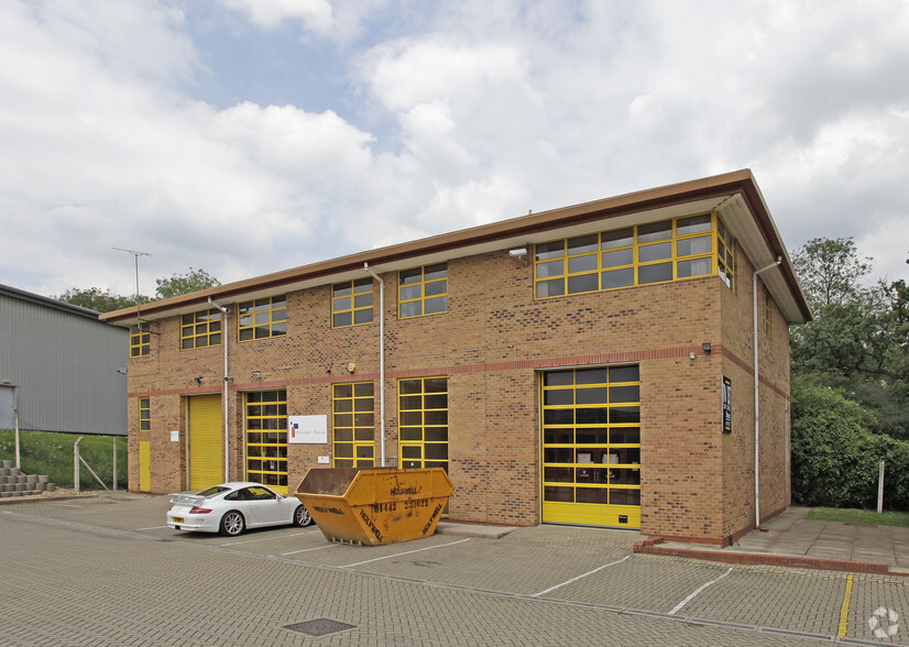 Brownfields, Welwyn Garden City for lease - Primary Photo - Image 1 of 2