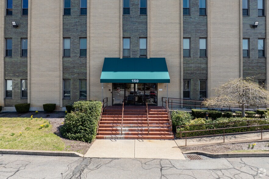 150 Wood Rd, Braintree, MA for sale - Building Photo - Image 3 of 17