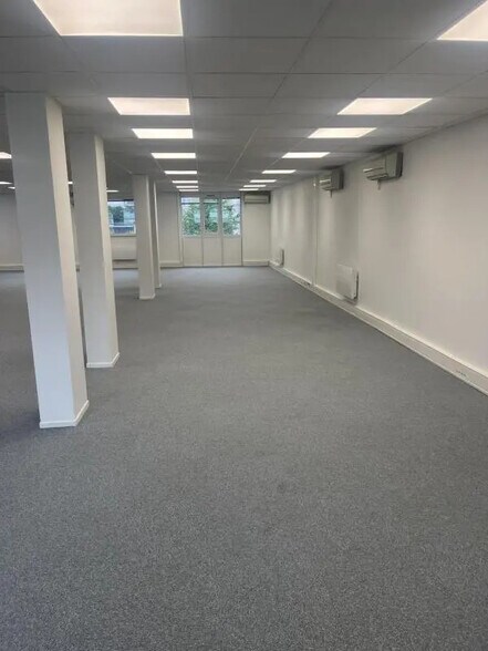 Office in Levallois-Perret for lease - Building Photo - Image 2 of 6