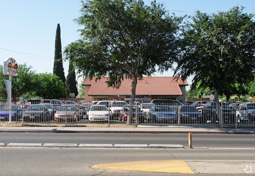 1938 E Belmont Ave, Fresno, CA for sale - Primary Photo - Image 1 of 2